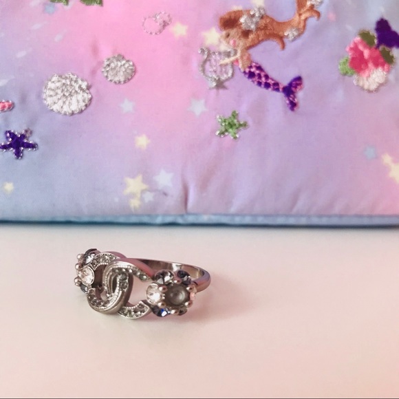 Beautiful ring - Picture 2 of 5